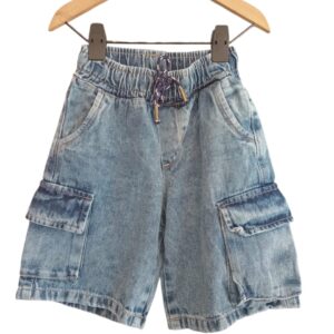 Bermuda de jeans cargo.